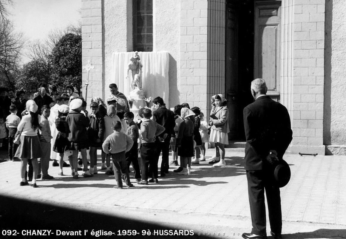 092- Chanzy- Algerie- devant l'eglise- 1959- 9e Hussards.jpg